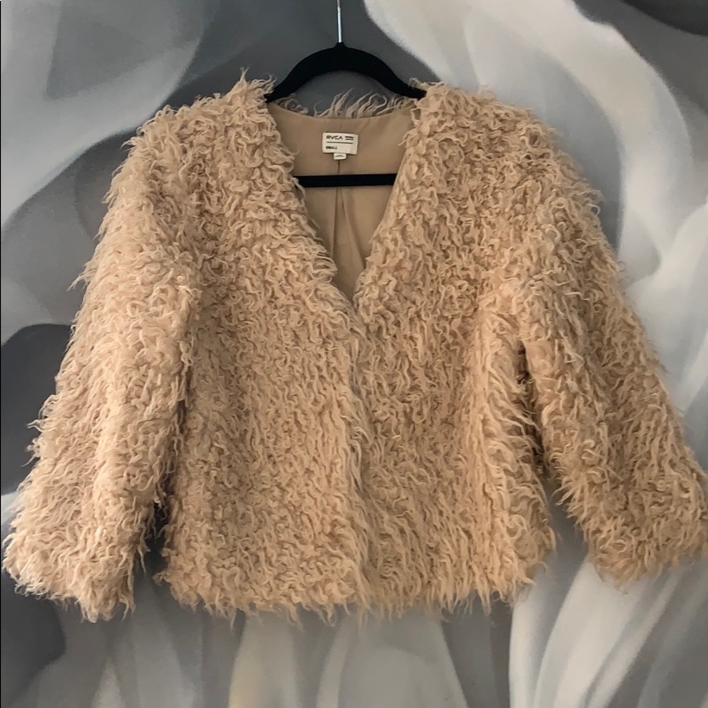 RVCA CROPPED LIGHTWEIGHT FUNFUR JACKET